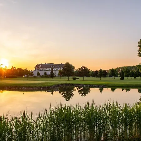 Greenfield Golf & Bük