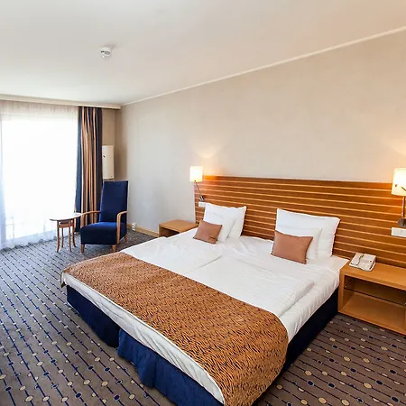 Greenfield Golf & Hotel Buk