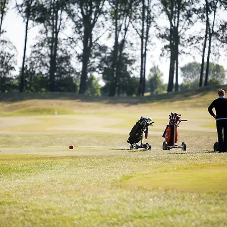 Greenfield Golf & 4*